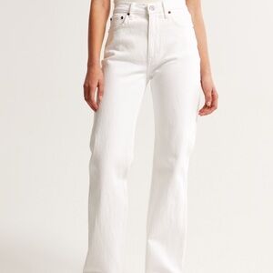 Abercrombie 90s High Rise jeans in white